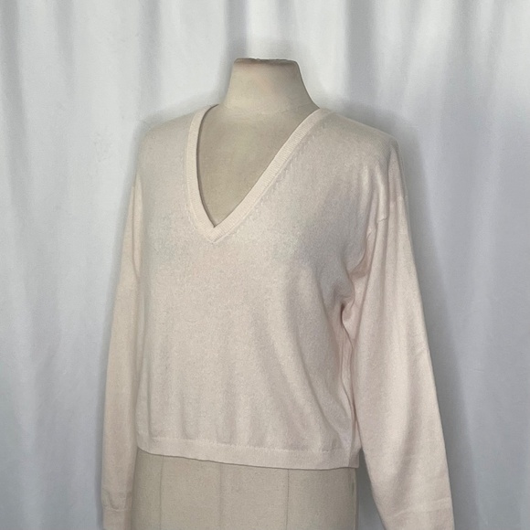 NWT!! J. CREW Cashmere Relaxed Cropped V-Neck Sweater Heathered Muslin Medium - Picture 8 of 16